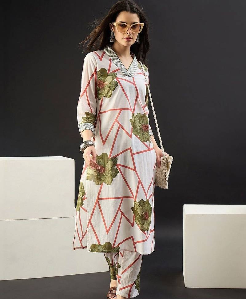 Women Floral Printed Regular Pure Cotton Kurta with Trousers