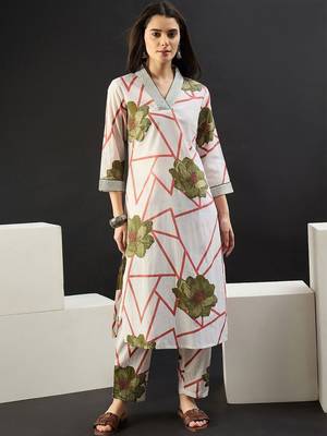 Women Floral Printed Regular Pure Cotton Kurta with Trousers 4