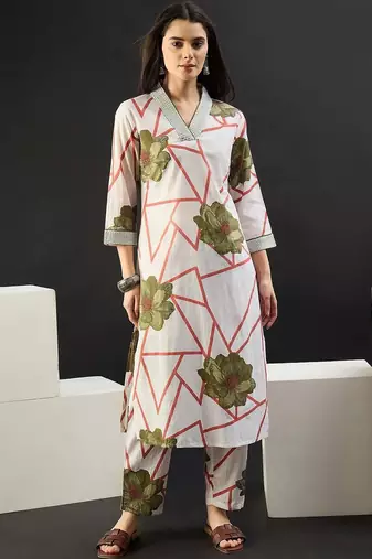 Women Floral Printed Regular Pure Cotton Kurta with Trousers
