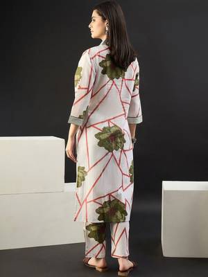 Women Floral Printed Regular Pure Cotton Kurta with Trousers 5