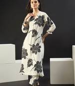 Women Floral Printed Regular Kurta with Trousers