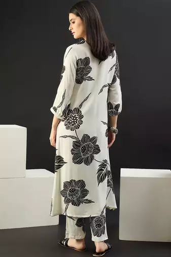 Women Floral Printed Regular Kurta with Trousers