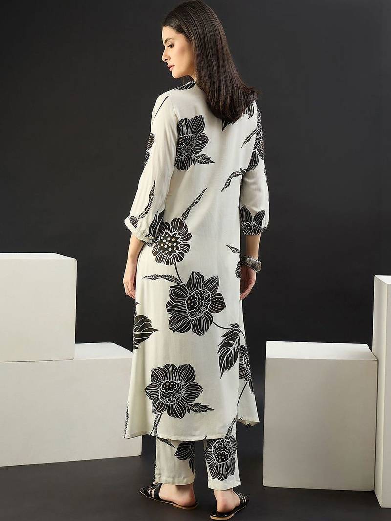 Women Floral Printed Regular Kurta with Trousers