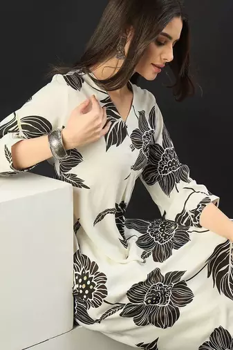 Women Floral Printed Regular Kurta with Trousers