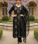 Women Ethnic Motifs Embroidered Regular Thread Work Liva Kurta with Trousers & With Dupatta
