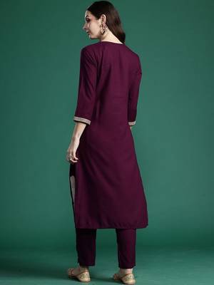 Women Floral Embroidered Regular Thread Work Kurta with Trousers 5