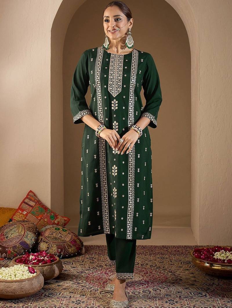 Ethnic Motifs Embroidered Regular Thread Work Kurta with Trousers & With Dupatta