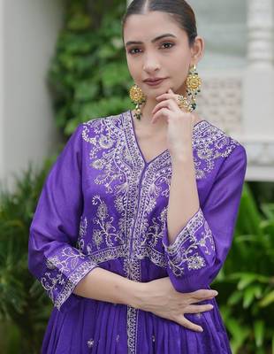 Women Ethnic Motifs Embroidered Panelled Thread Work Kurta with Trousers 1
