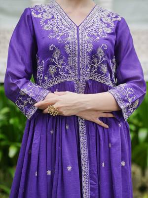 Women Ethnic Motifs Embroidered Panelled Thread Work Kurta with Trousers 2