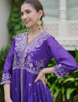 Women Ethnic Motifs Embroidered Panelled Thread Work Kurta with Trousers 3