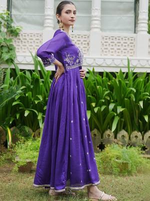 Women Ethnic Motifs Embroidered Panelled Thread Work Kurta with Trousers 4
