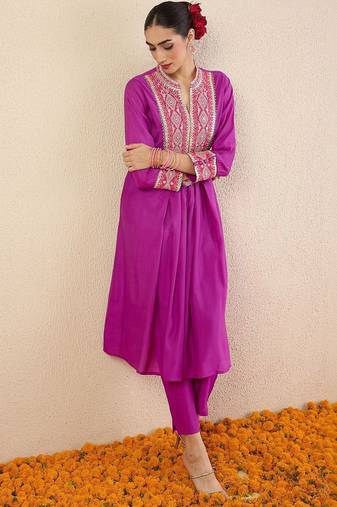 Women Ethnic Motifs Embroidered Panelled Thread Work Kurta with Trousers