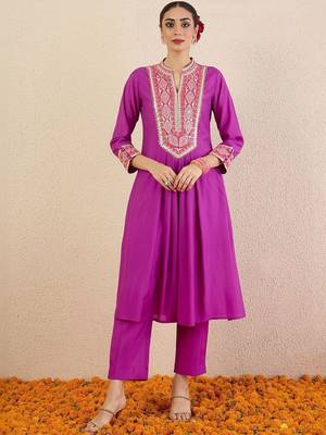 Women Ethnic Motifs Embroidered Panelled Thread Work Kurta with Trousers 3