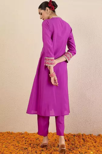 Women Ethnic Motifs Embroidered Panelled Thread Work Kurta with Trousers