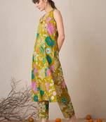 Women Floral Printed Regular Pure Cotton Kurta with Trousers