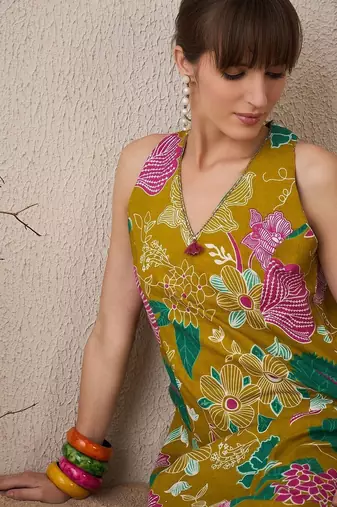 Women Floral Printed Regular Pure Cotton Kurta with Trousers