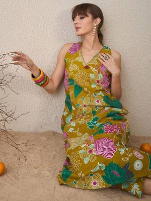 Women Floral Printed Regular Pure Cotton Kurta with Trousers 3