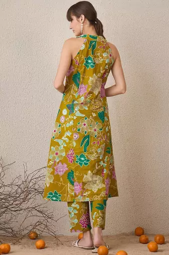 Women Floral Printed Regular Pure Cotton Kurta with Trousers
