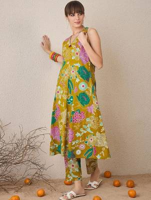 Women Floral Printed Regular Pure Cotton Kurta with Trousers 5