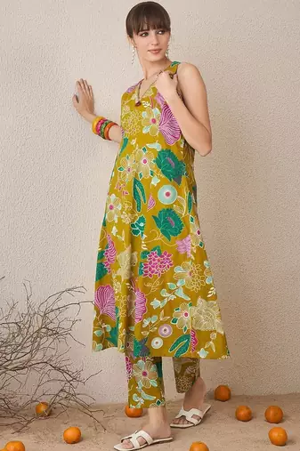 Women Floral Printed Regular Pure Cotton Kurta with Trousers