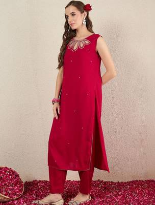 Women Ethnic Motifs Embroidered Regular Thread Work Kurta with Trousers 3