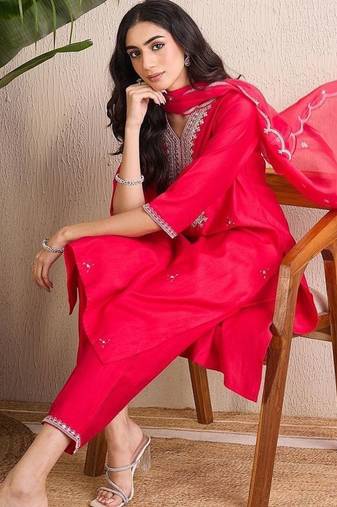 Women Ethnic Motifs Embroidered Regular Thread Work Liva Kurta with Trousers & With Dupatta