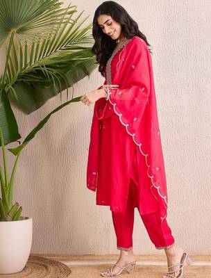 Women Ethnic Motifs Embroidered Regular Thread Work Liva Kurta with Trousers & With Dupatta 3
