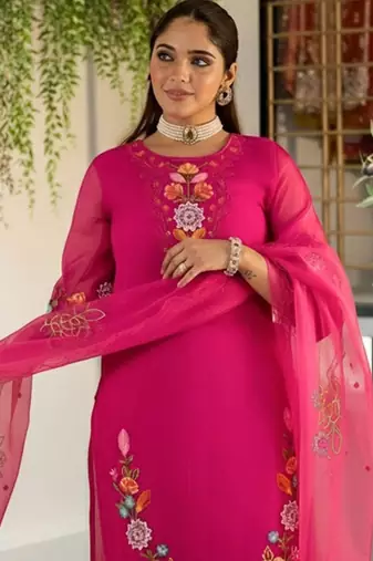Women Floral Embroidered Regular Thread Work Kurta with Trousers & With Dupatta