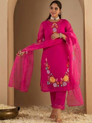 Women Floral Embroidered Regular Thread Work Kurta with Trousers & With Dupatta 4