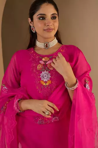 Women Floral Embroidered Regular Thread Work Kurta with Trousers & With Dupatta