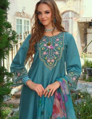 Women Floral Embroidered Regular Thread Work Liva Kurta with Trousers & With Dupatta 6