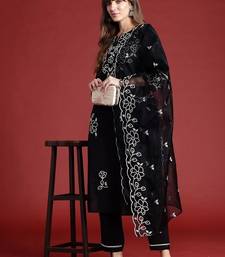 Women Floral Embroidered Regular Thread Work Kurta with Trousers & With Dupatta