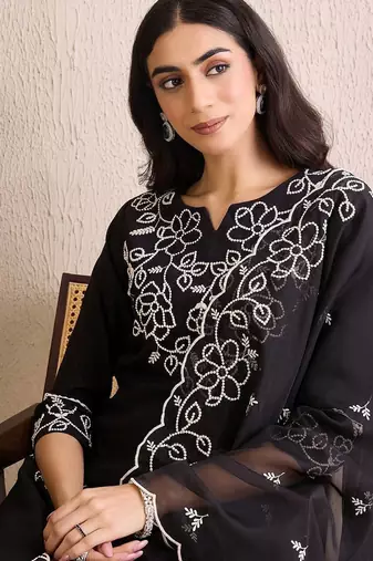 Women Floral Embroidered Regular Thread Work Kurta with Trousers & With Dupatta