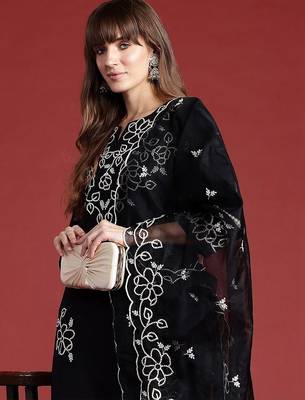 Women Floral Embroidered Regular Thread Work Kurta with Trousers & With Dupatta 3
