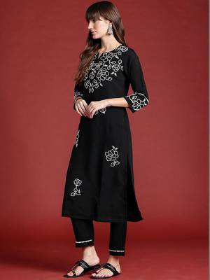 Women Floral Embroidered Regular Thread Work Kurta with Trousers & With Dupatta 5