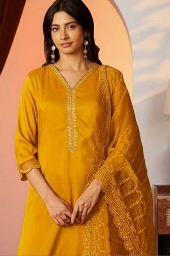 Women Ethnic Motifs Embroidered Regular Thread Work Kurta with Trousers & With Dupatta