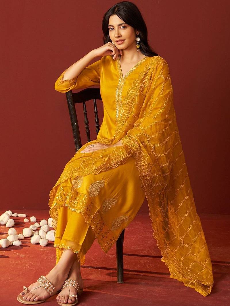 Women Ethnic Motifs Embroidered Regular Thread Work Kurta with Trousers & With Dupatta