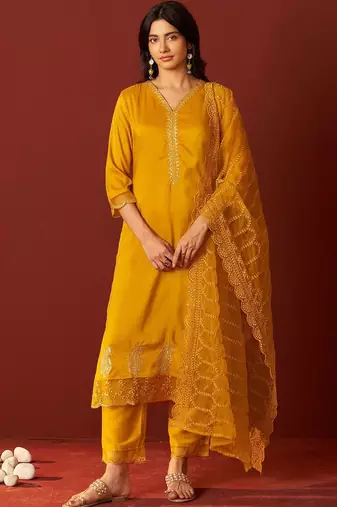 Women Ethnic Motifs Embroidered Regular Thread Work Kurta with Trousers & With Dupatta