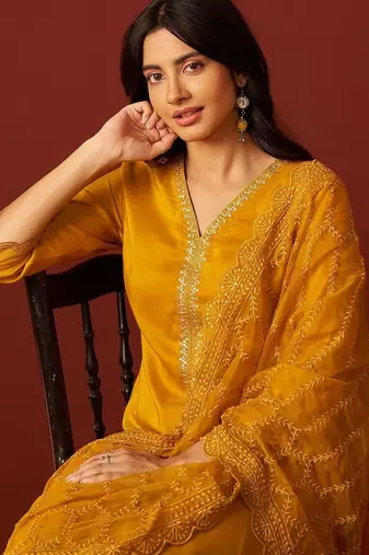 Women Ethnic Motifs Embroidered Regular Thread Work Kurta with Trousers & With Dupatta