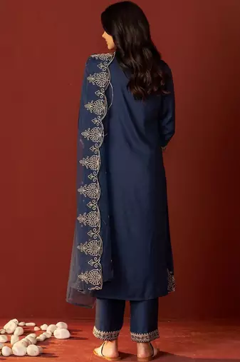 Women Ethnic Motifs Embroidered Regular Thread Work Kurta with Trousers & With Dupatta