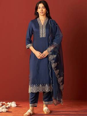 Women Ethnic Motifs Embroidered Regular Thread Work Kurta with Trousers & With Dupatta 5