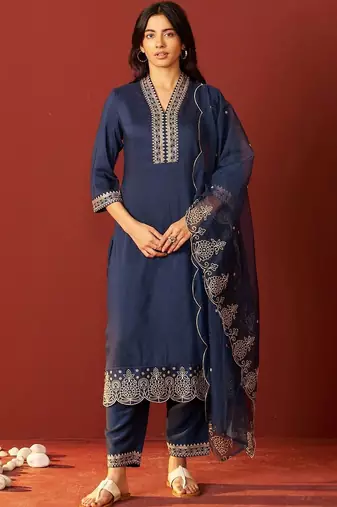 Women Ethnic Motifs Embroidered Regular Thread Work Kurta with Trousers & With Dupatta
