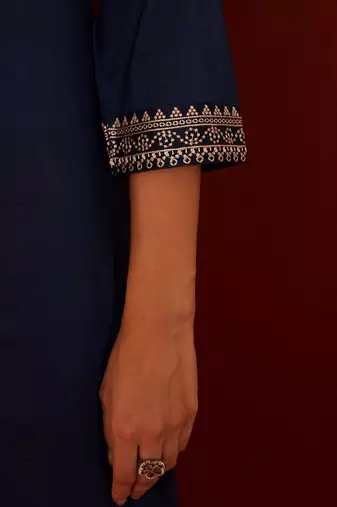 Women Ethnic Motifs Embroidered Regular Thread Work Kurta with Trousers & With Dupatta