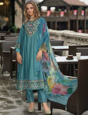 Women Floral Embroidered Regular Thread Work Liva Kurta with Trousers & With Dupatta 1