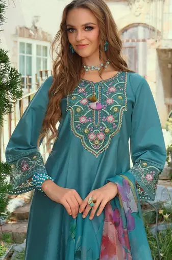 Women Floral Embroidered Regular Thread Work Liva Kurta with Trousers & With Dupatta