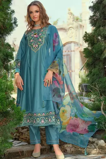 Women Floral Embroidered Regular Thread Work Liva Kurta with Trousers & With Dupatta