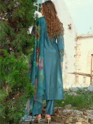 Women Floral Embroidered Regular Thread Work Liva Kurta with Trousers & With Dupatta 5