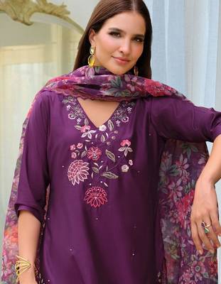 Women Floral Embroidered Regular Thread Work Liva Kurta with Trousers & With Dupatta 1