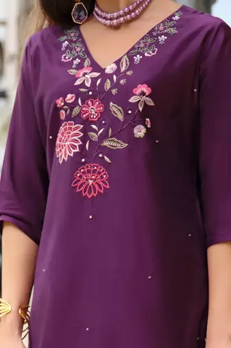 Women Floral Embroidered Regular Thread Work Liva Kurta with Trousers & With Dupatta