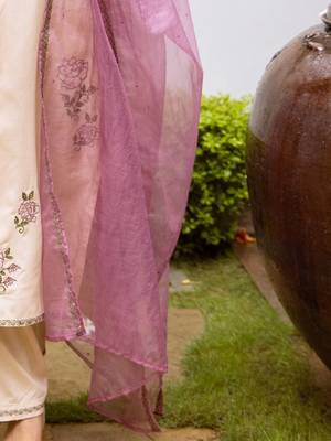 Women Floral Embroidered Regular Thread Work Kurta with Palazzos & With Dupatta 2